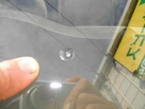 フロントガラス　車両保険　修理　リペア